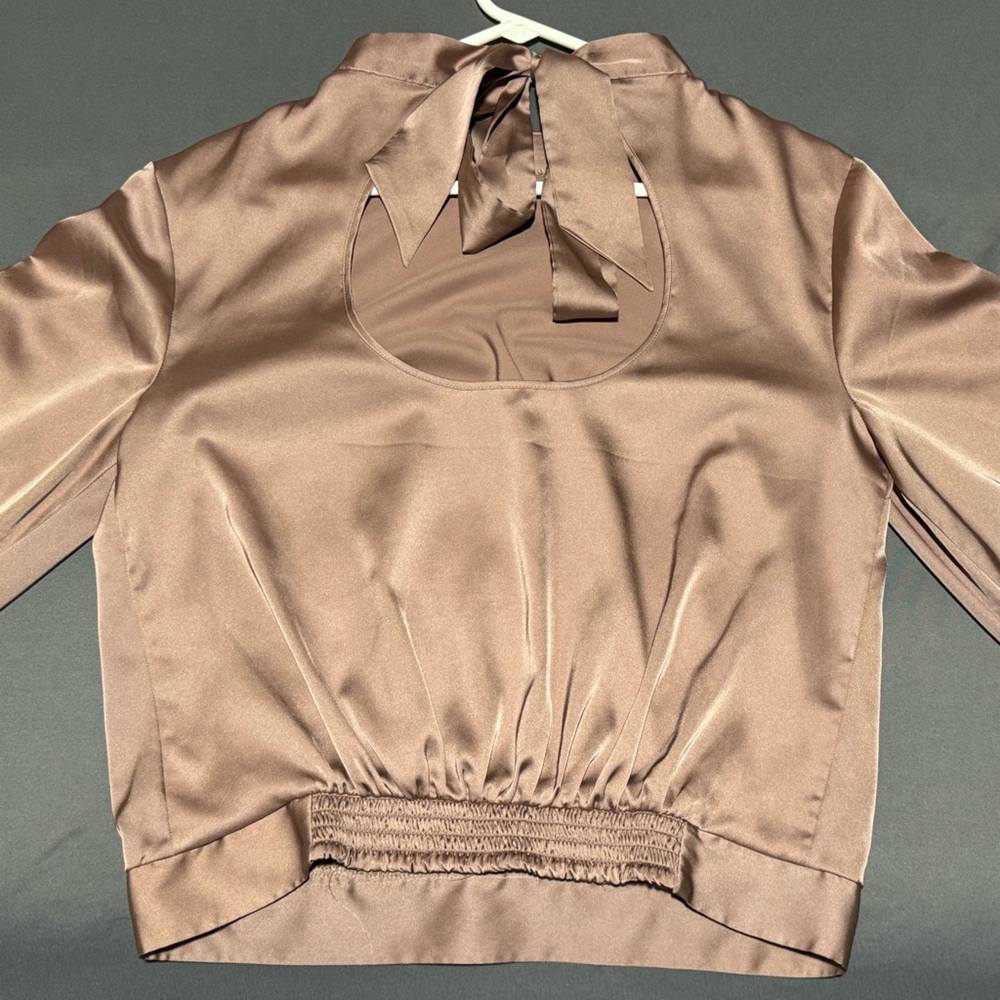 Express Cropped Blouse With Partial Open Back - image 4